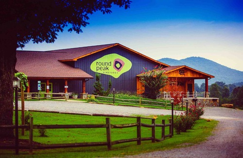 Mount Airy House | Dog Friendly Vacation House/Cabin at a Winery & Vineyard !