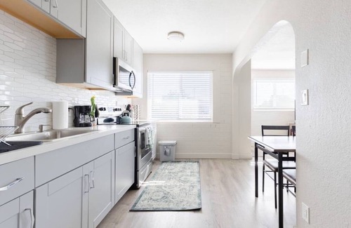 Gilbert Apartment | Dog Friendly | Walk to Downtown Gilbert | King Bed