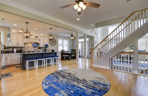 Mineral House | Dog friendly waterfront home restaurant boat rentals arcade putt putt ice cream