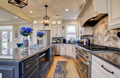 Mineral House | Dog friendly waterfront home restaurant boat rentals arcade putt putt ice cream