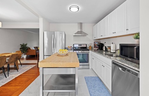 Springfield House | Dog friendly with Fully Fenced Half Acre Yard, Prime Location, and In-Law Suite!