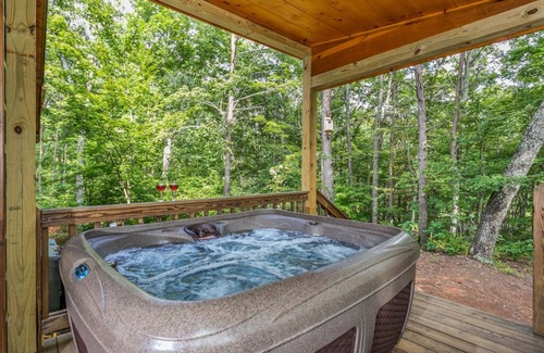 Morganton Cabin | Dogwood Cabin | Hot Tub | Outdoor Fireplace | Grill