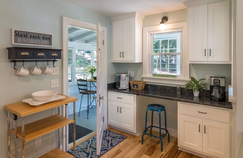 Black Mountain House | Dogwood Cottage-Walk to Downtown Black Mountain
