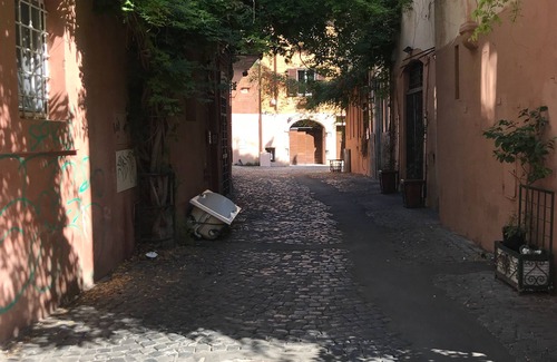Trastevere Apartment | Dolce Vita in Trastevere III