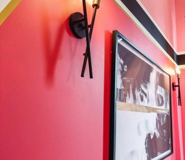 North Nashville House | Dolly's Glam Getaway - Glittering Gem Near Broadway