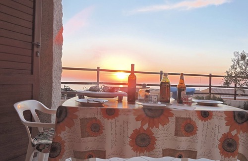 Trinita d'Agultu Apartment | Dolphin apartment with large sea view garden