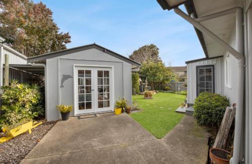 Paynesville House | Dolphin Cottage