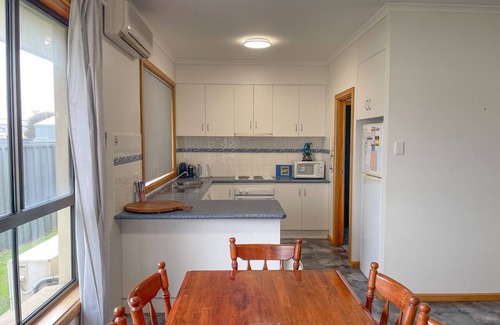 Waterhouse House | Dolphin Court - Park your car and walk to all that Robe has to offer