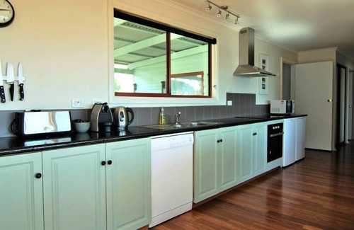 Binalong Bay Cottage | DOLPHIN LOOKOUT COTTAGE Overlooking Binalong Bay