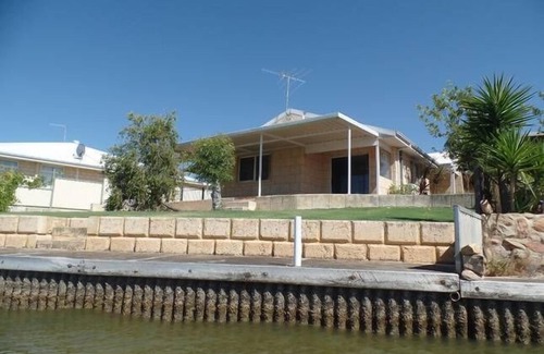 South Yunderup House | Dolphin View Cottage - Absolute Waterfront