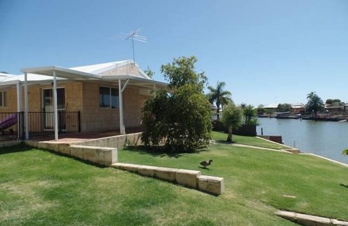 South Yunderup House | Dolphin View Cottage - Absolute Waterfront