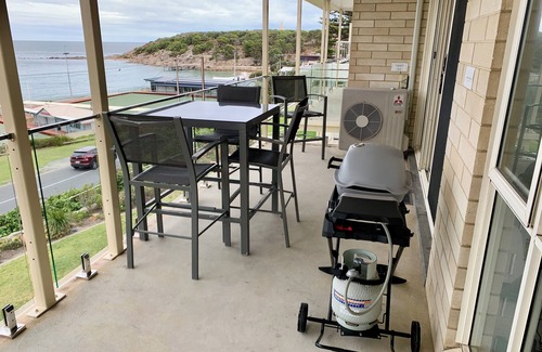 Port Elliot Apartment | Dolphins 7: 'A View To Remember' with Breathtaking Horseshoe Bay Views