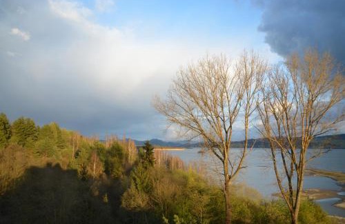 Maniowy House | DOM NAD JEZIOREM HUBKA przy ścieżce rowerowej Velo Dunajec i Velo Czorsztyn