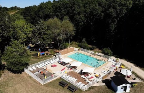 St-Sulpice-de-Mareuil House | Domaine de Corneuil * - Mobil-home Premium Capucine - 2 bedrooms + terrace semi-covered 4 people