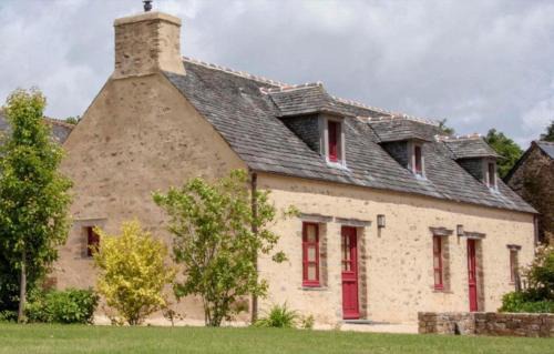 Commana House | Domaine de Linguinou piscine et spa