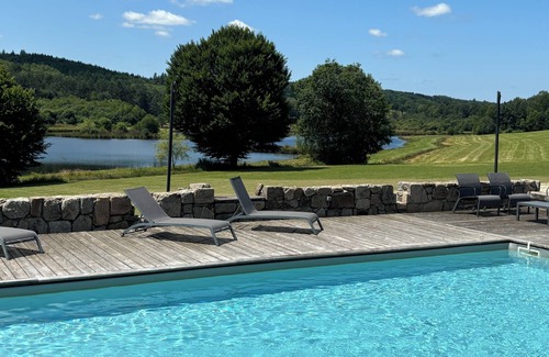 Sornac Villa | Domaine des Annouillards with swimming pool and ponds!