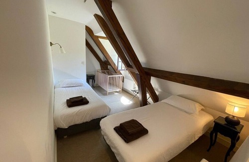 Brinon-sur-Sauldre House | Domaine Les Muids - Gîte "les Oiseaux". Piscine et Forêt Privée Proche de Paris