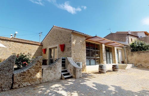 Fabrezan Apartment | Domaine Paul Huc, the Stable, upscale apartment with pool