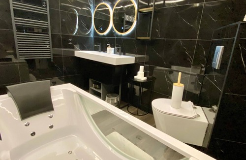 Les Quatre-Routes-du-Lot House | Domaine Valenquercy