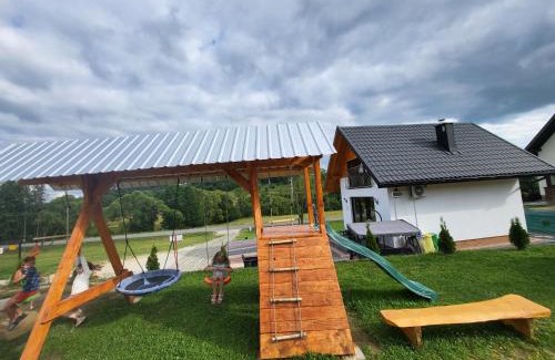 Czarna House | Domek Bieszczadzki Staw - Noclegi Czarna