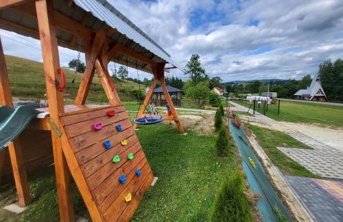 Czarna House | Domek Bieszczadzki Staw - Noclegi Czarna