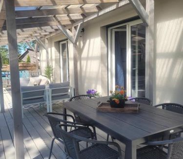 Dlugie House | Domek na lipowym wzgórzu