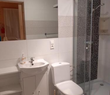 Slawno Cabin | Domek nad jeziorem/Seehaus 1B (Sławno/Łętowo)