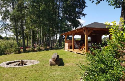 Szeligi House | Domek Wypoczynkowy Zacisze w Makosiejach z dostępem do rzeki, z balią i jacuzzi