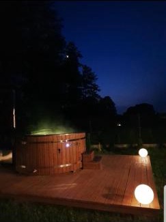 Szeligi House | Domek Wypoczynkowy Zacisze w Makosiejach z dostępem do rzeki, z balią i jacuzzi