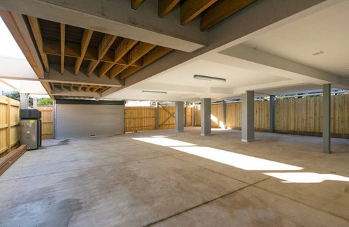 Balaclava Apartment | Domi Rentals - The Carlisle Apartments
