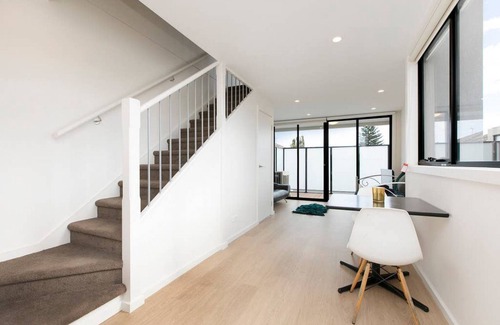 Balaclava Apartment | Domi Rentals - The Carlisle Apartments