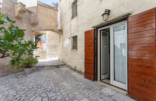 Sasso Barisano Apartment | Domus Tua, in the Matera architectural style
