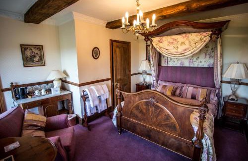 Barthomley House | Domvilles Farm self catering Courtyard Stable