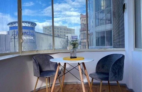 Doncaster Apartment | Doncaster City Centre Deluxe Whole Apartment sleeps 4 D19