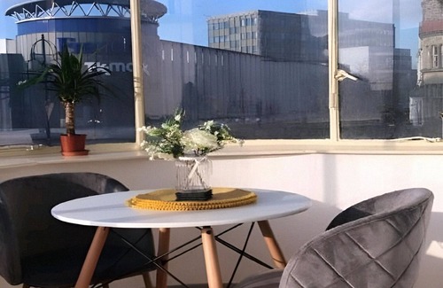 Doncaster Apartment | Doncaster City Centre Deluxe Whole Apartment sleeps 4 D19