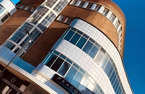 Doncaster Apartment | Doncaster City Centre Deluxe Whole Apartment sleeps 4 D19