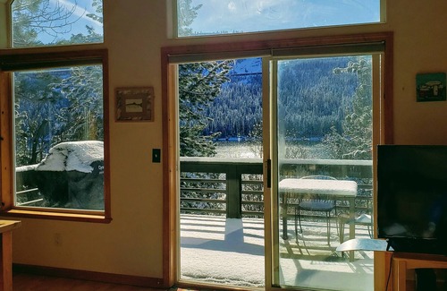 Truckee House | Donner Lake Cabin with LAKE VIEW, DECK and AC