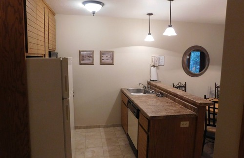 Egg Harbor Condo | DOOR COUNTY GETAWAY @ LANDMARK RESORT - Cozy 1 BR. Wood-view EGG HARBOR