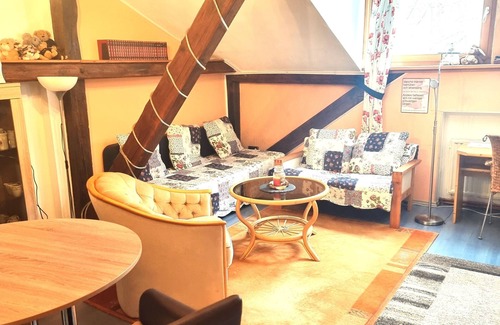 Oberaula Apartment | Doppelzimmer Nr. 2 mit Schlafsofa, Etagendusche und Etagen-wc
