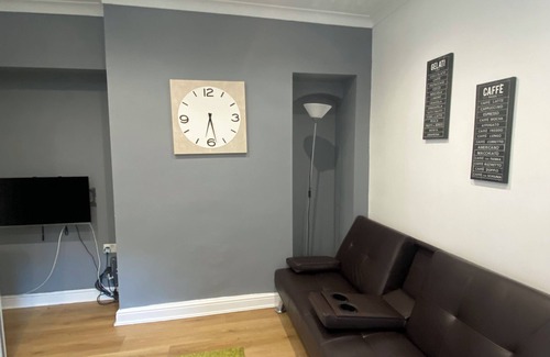 Colchester House | Double 5-bedroom, 2 Toilets, 1-bath, 1-shower With a Lounge and a Kitchen