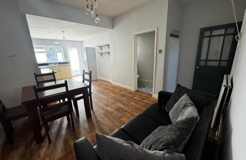 Little Hulton House | Double-Bed Manchester Close To Bolton City Centre C1