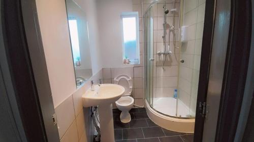 Eccles House | Double-Bedroom in the Heart of Eccles Manchester BH4 Perfect for Short Stays