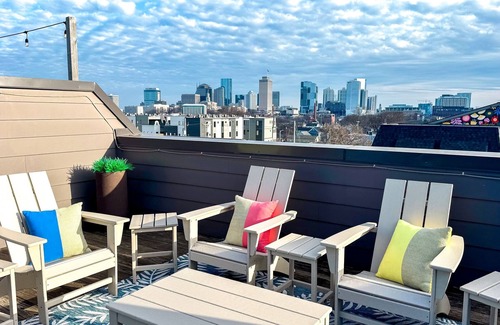 Hope Gardens House | Double Decker 3-Story Home - Full Backyard & 360 Rooftop Views!