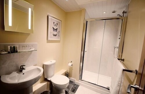 Wem House | Double Ensuite at The Coaching Barns