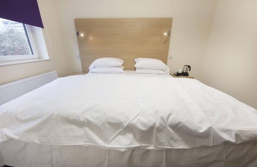 Hamilton House | Double or Twin Ensuite with Shower at The Bay Horse