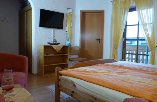 Annweiler am Trifels Bed & Breakfast | Double Room Balcony - Privatzimmer Gästehaus Heger