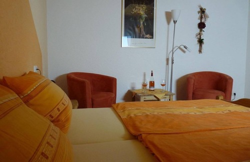 Annweiler am Trifels Bed & Breakfast | Double Room Balcony - Privatzimmer Gästehaus Heger