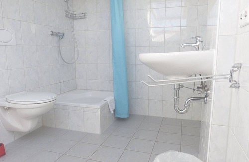 Wanne Apartment | Double room, 14.5 sqm, with 2 single beds, shower and WC