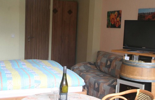 Uerzig Bed & Breakfast | Double room 2 - Wine and guest house Hermann-Josef Schmitz
