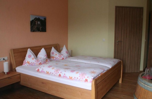 Uerzig Bed & Breakfast | Double room 3 - Wine and guest house Hermann-Josef Schmitz